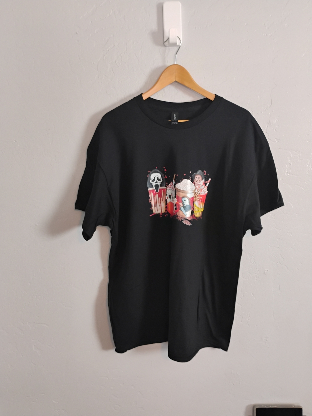 Gildan Mens Short Sleeve Tee with Colorful Horror Popcorn Graphics Size XL
